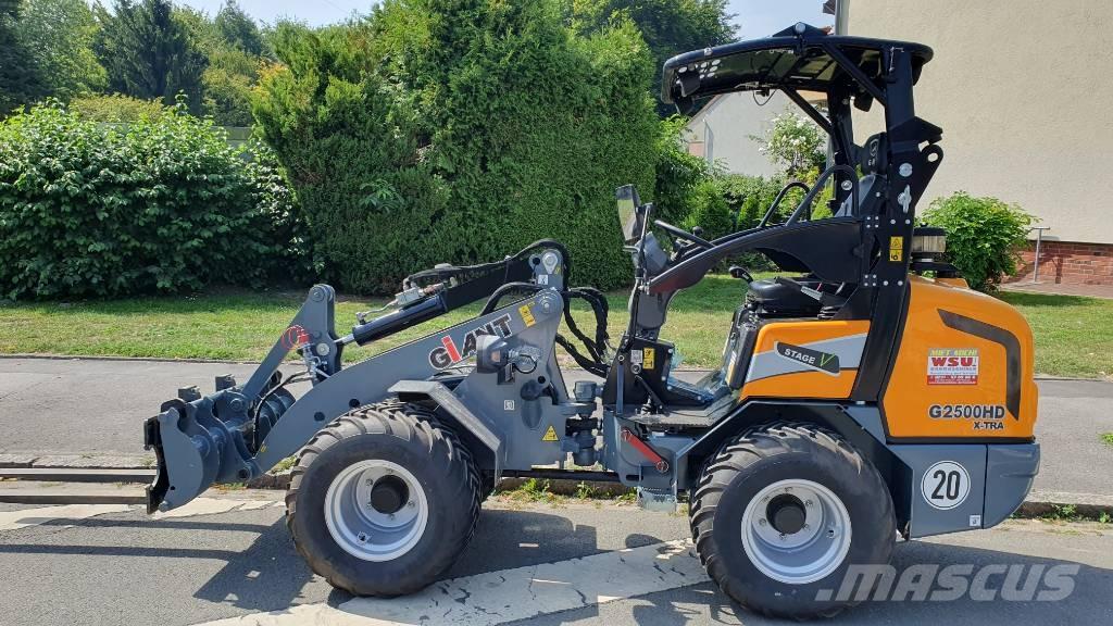 GiANT G 2500 X-Tra Фронтальні навантажувачі