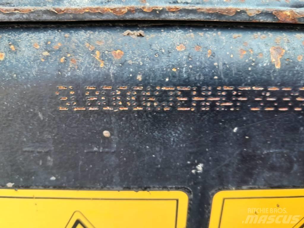 JCB 3TST Зчленовані самоскиди
