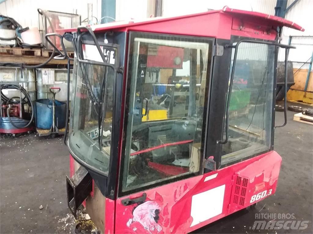 Valmet 860.3 Кабіна
