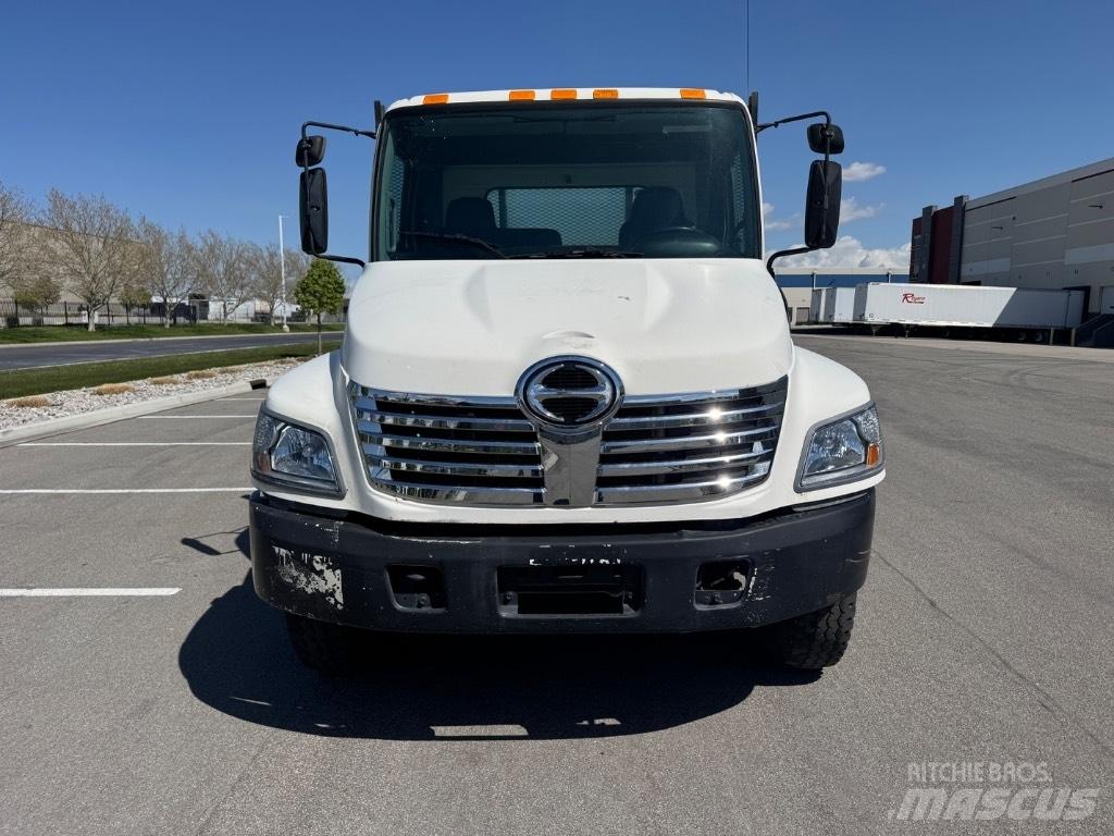 Hino 268 Вантажівки-платформи/бокове розвантаження