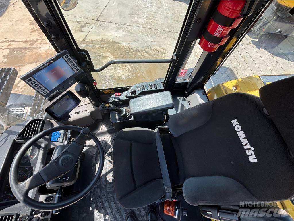 Komatsu WA270-8E0 Фронтальні навантажувачі