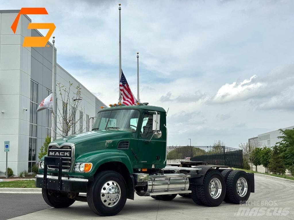 Mack Granite CV713 Тягачі