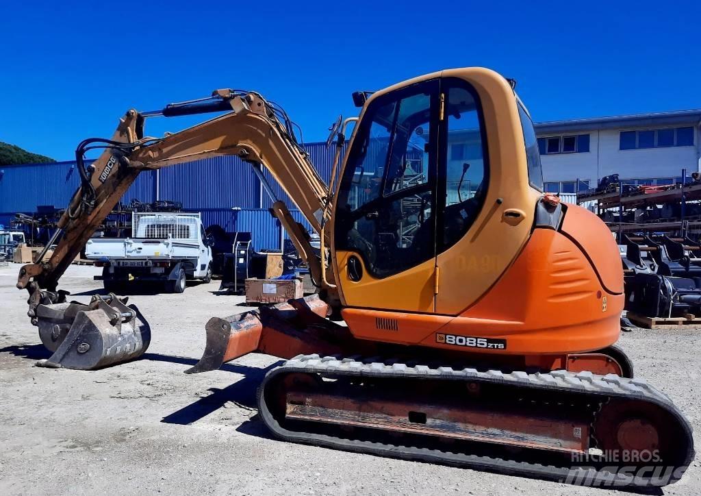 JCB 8085 Середні екскаватори 7т. - 12т.