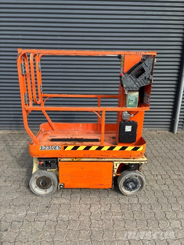 JLG 1230 ES Вертикальні щоглові підйомники