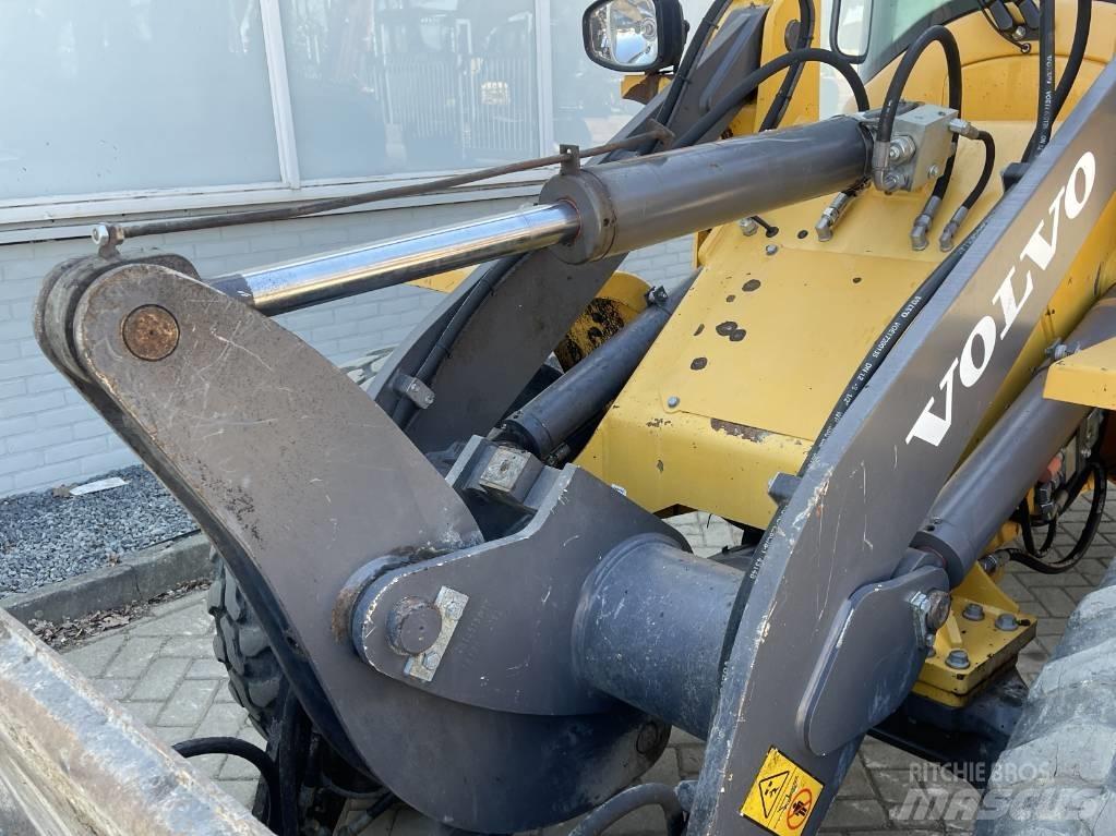 Volvo L 30 G     2018     CE Фронтальні навантажувачі