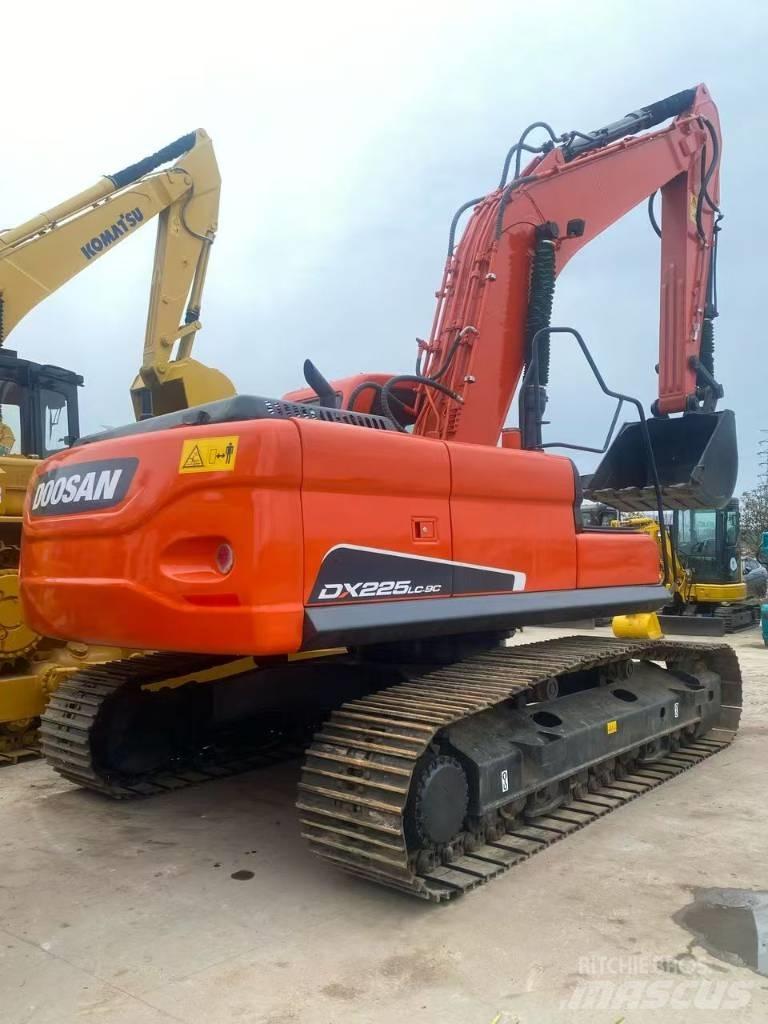 Doosan DX 225 LC Гусеничні екскаватори