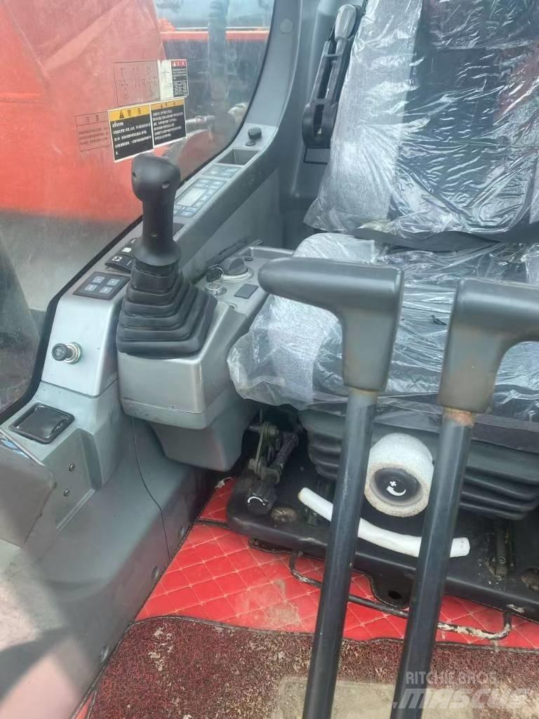 Doosan DX 225 LC Гусеничні екскаватори