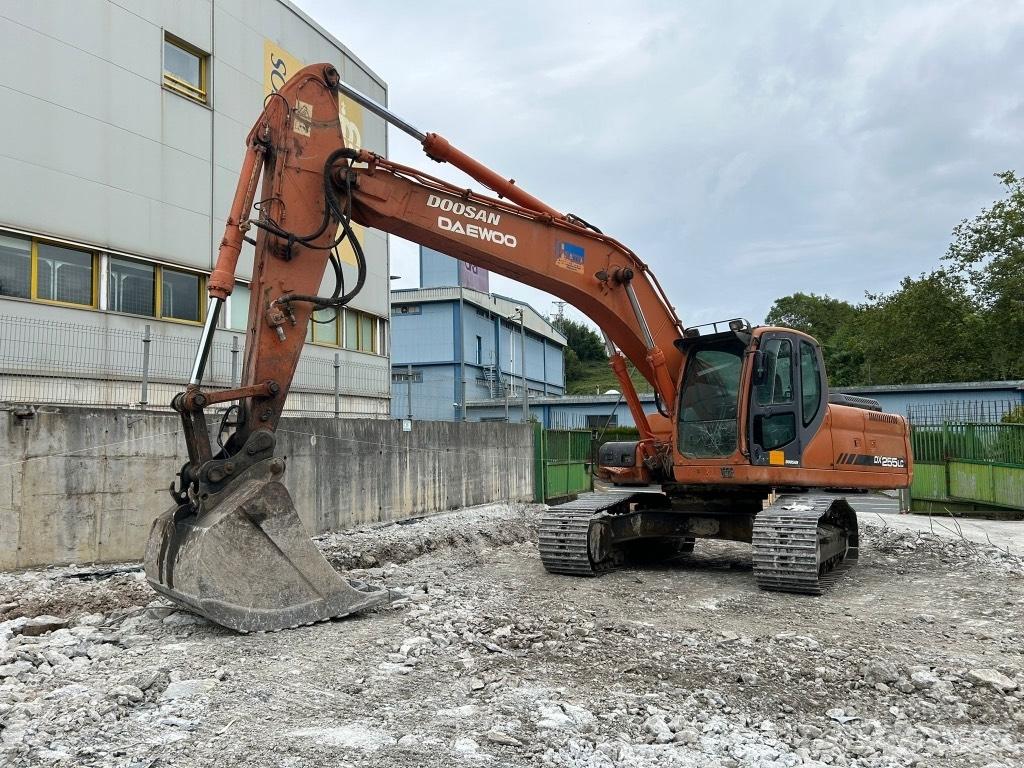 Doosan DX 255 LC Гусеничні екскаватори