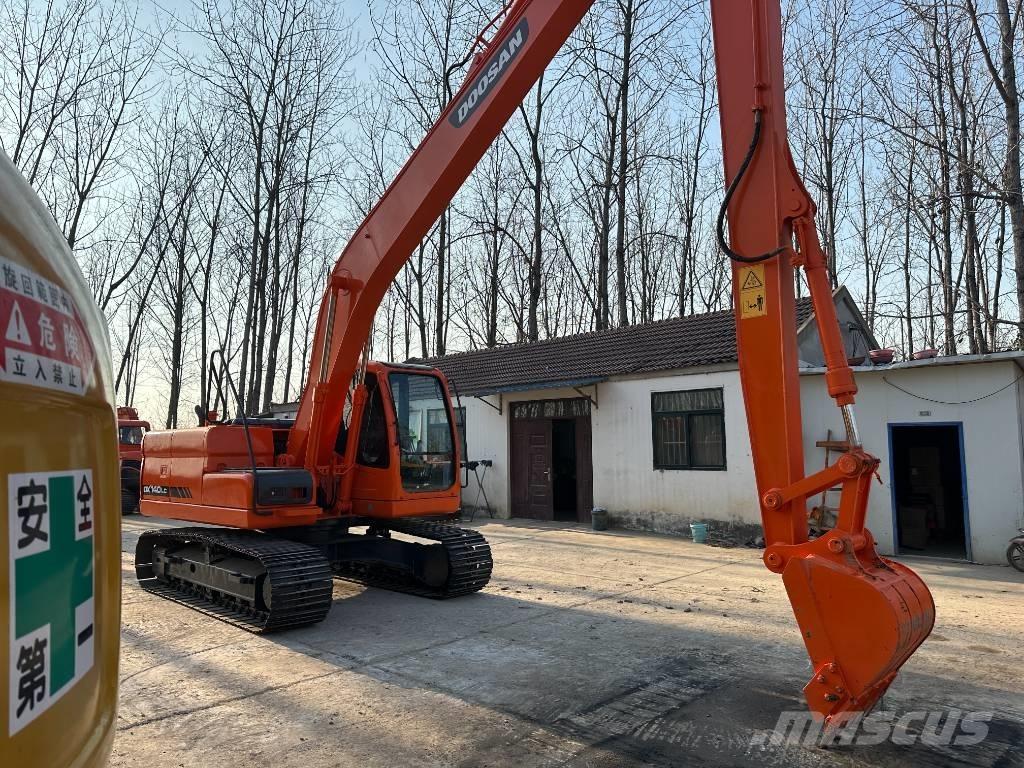 Doosan DX140 Гусеничні екскаватори