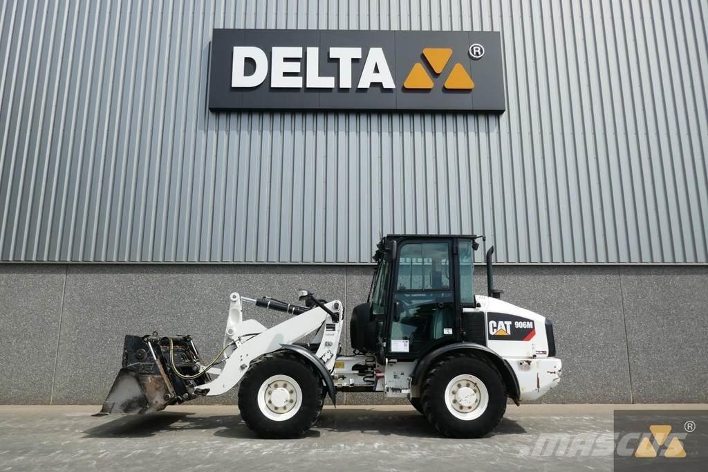 CAT 906M Фронтальні навантажувачі