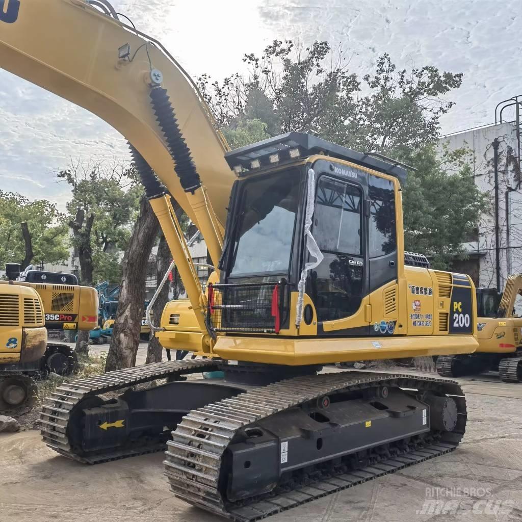 Komatsu PC 200 Гусеничні екскаватори
