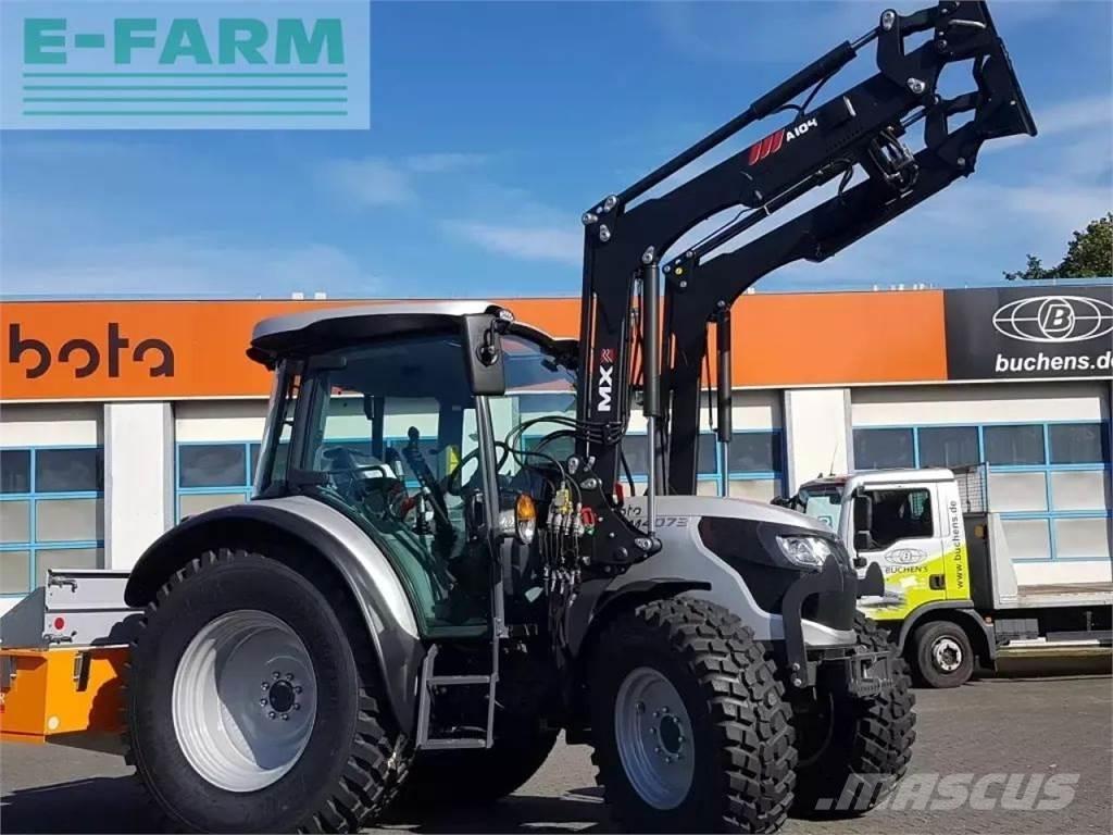 Kubota m4073 cab Трактори