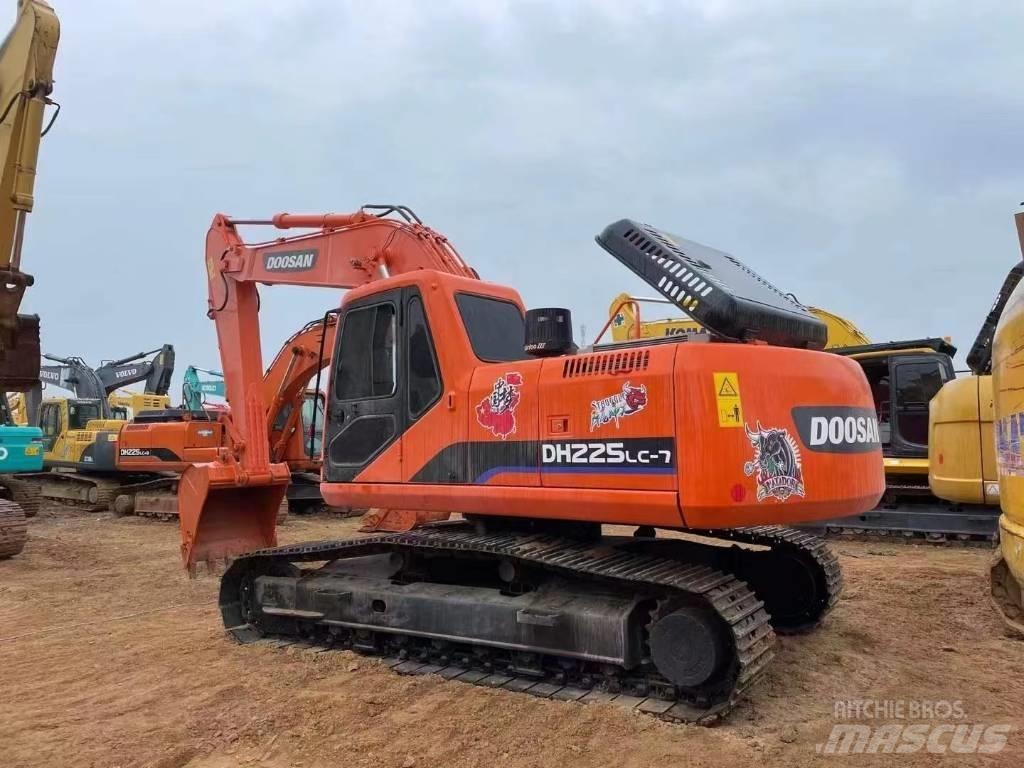 Doosan 225-7 Гусеничні екскаватори