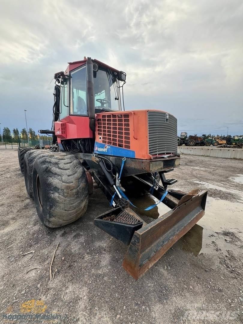 Valmet 890.2 Форвардери