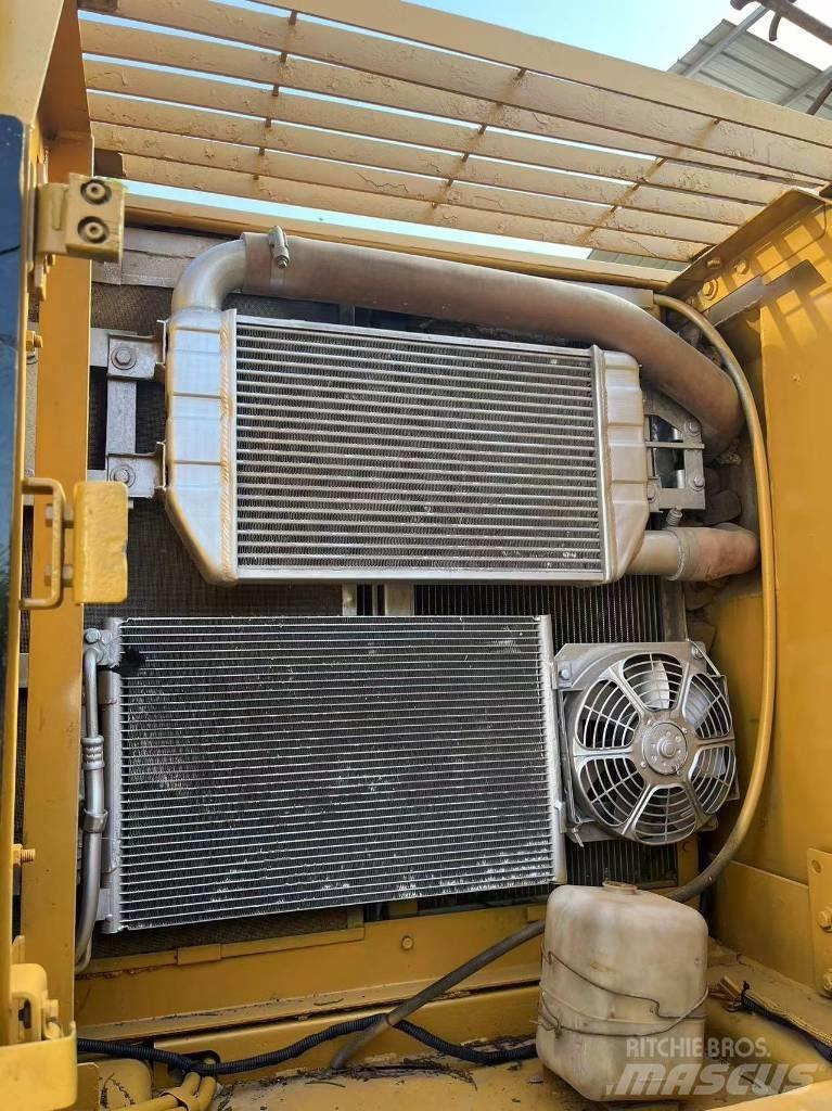 CAT 320 C L Гусеничні екскаватори
