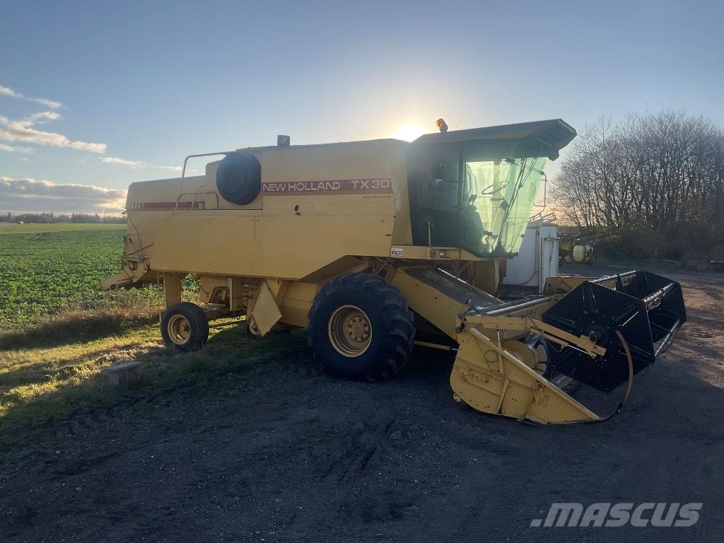 New Holland TX 30 Зернозбиральні комбайни