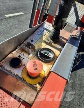 SkyJack SJ 12 Компактні самохідні стрілові підйомники