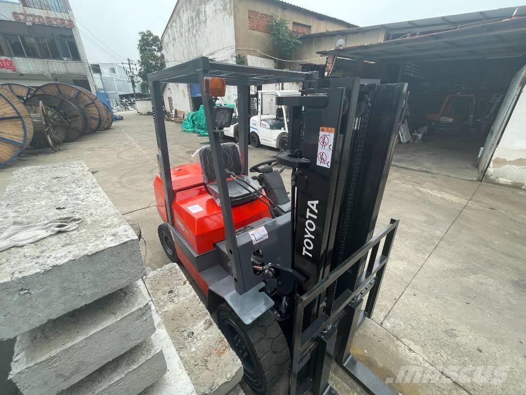 Toyota 3.5t Дизельні навантажувачі