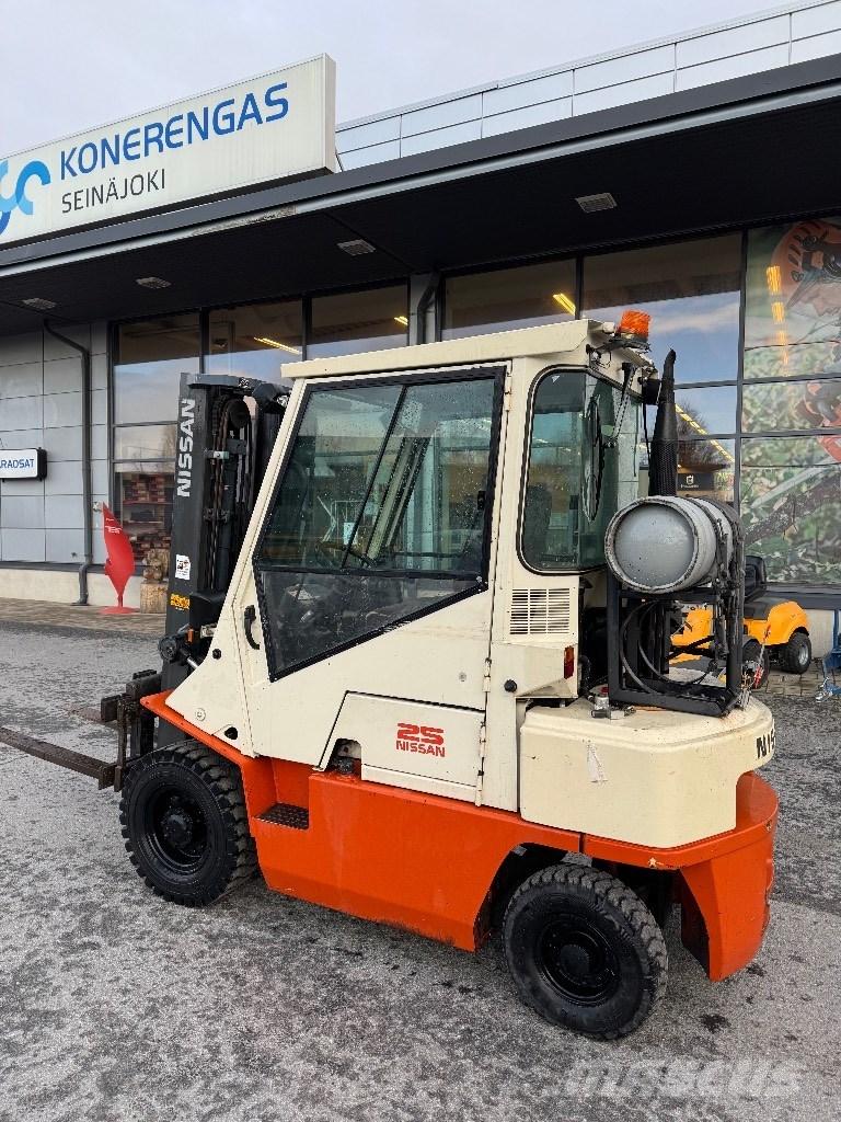Nissan 25 Газові навантажувачі