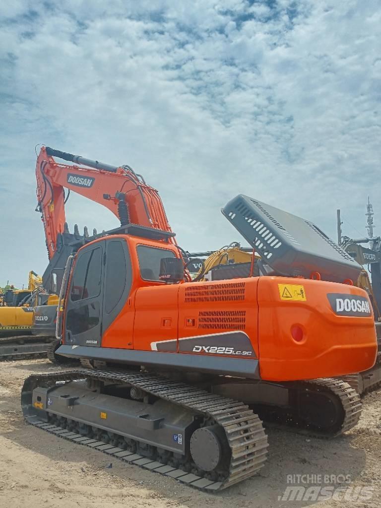 Doosan DX 225LC-9C Гусеничні екскаватори