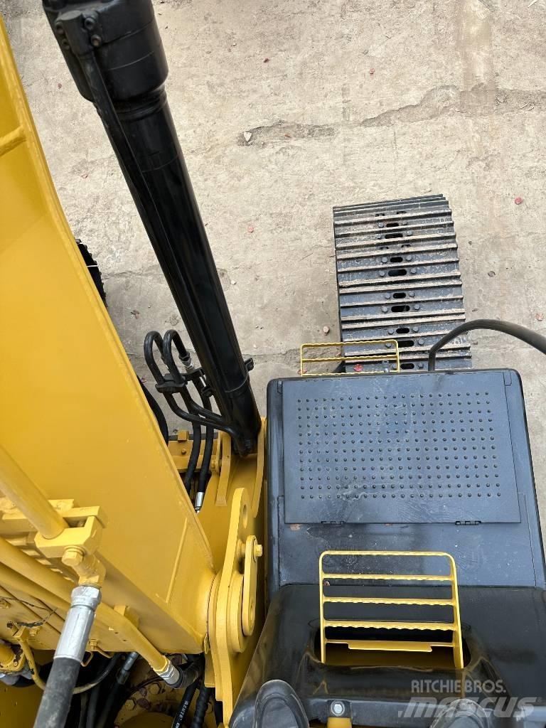 CAT 320 D Гусеничні екскаватори