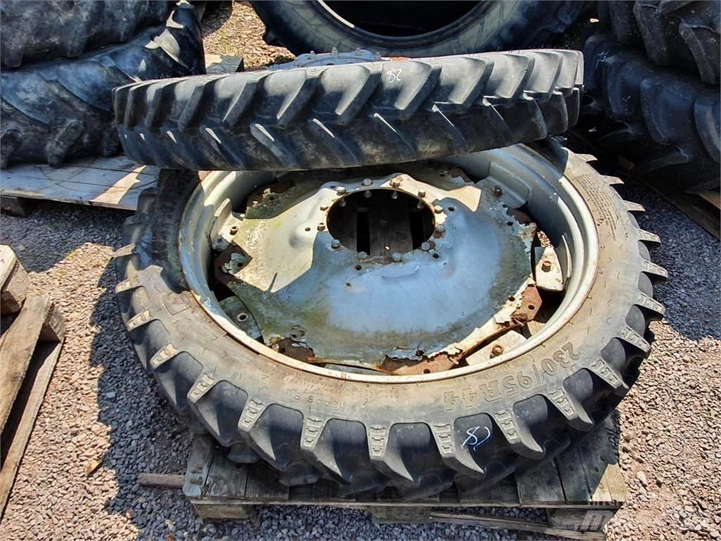 BKT 230/95R44 x2 Колеса