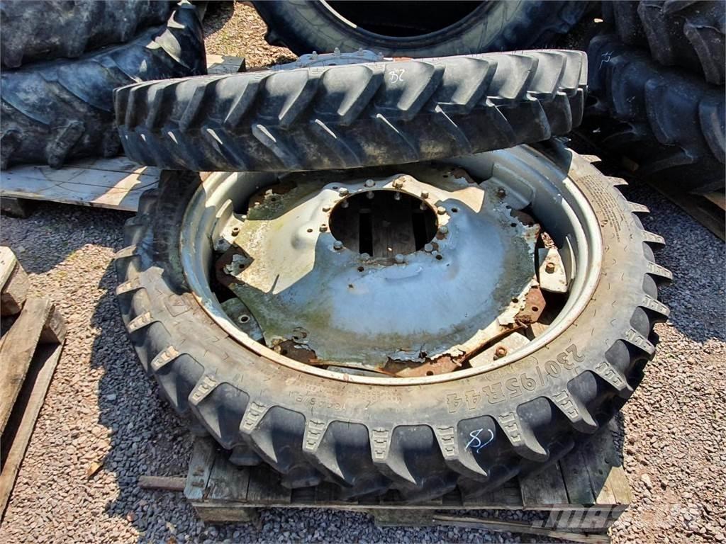 BKT 230/95R44 x2 Колеса