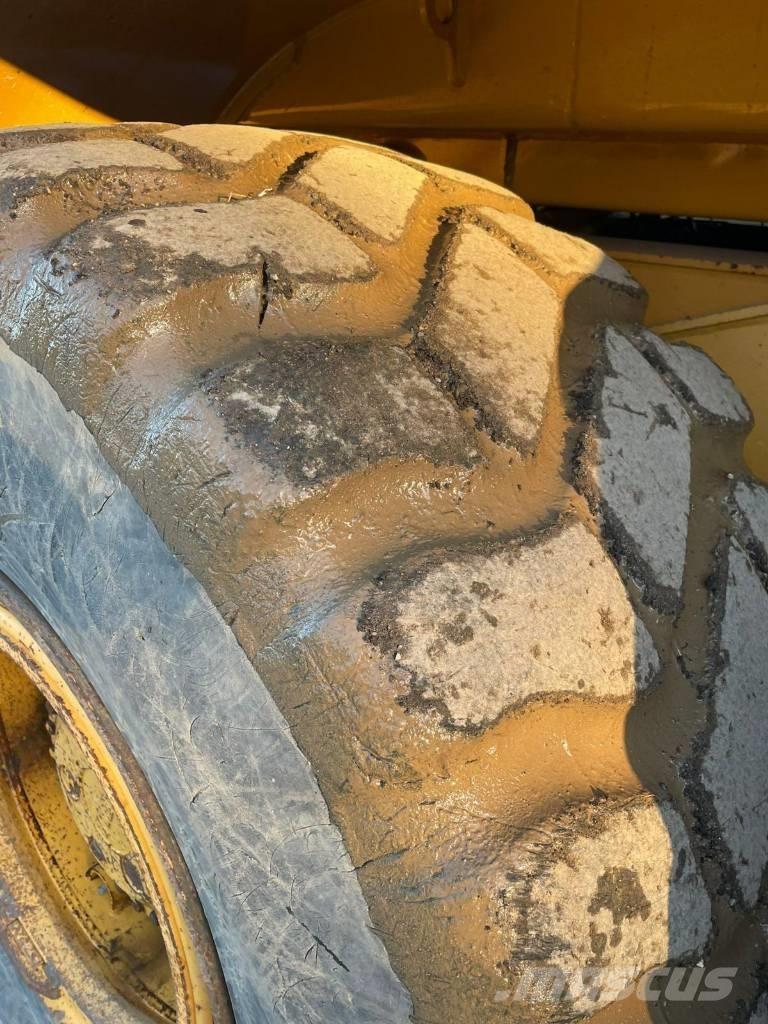 Bell B 30 E Зчленовані самоскиди