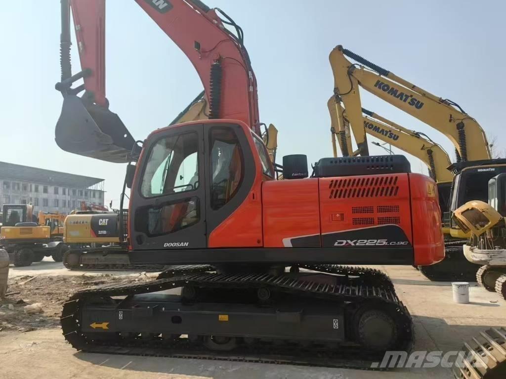 Doosan DX 225 LC Гусеничні екскаватори