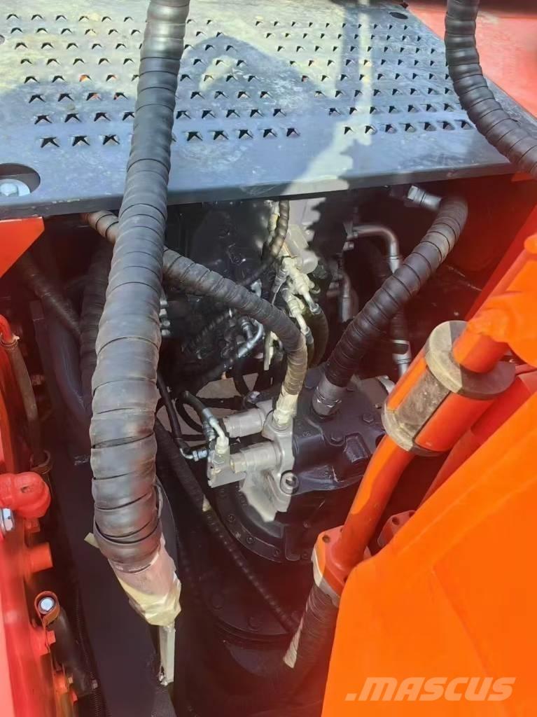 Doosan DX 225 LC Гусеничні екскаватори