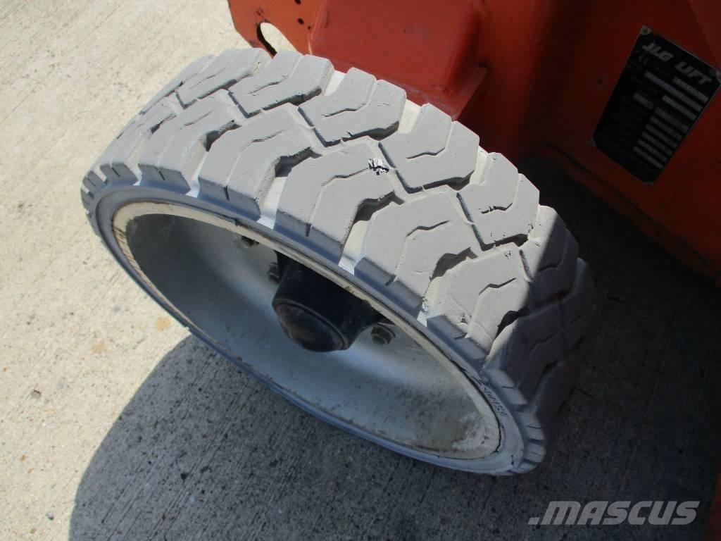 JLG E 400 AJPN (687) Компактні самохідні стрілові підйомники