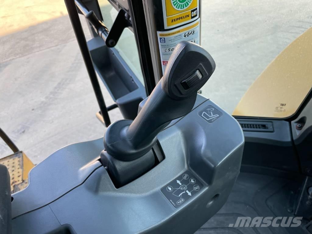 CAT 950M Фронтальні навантажувачі