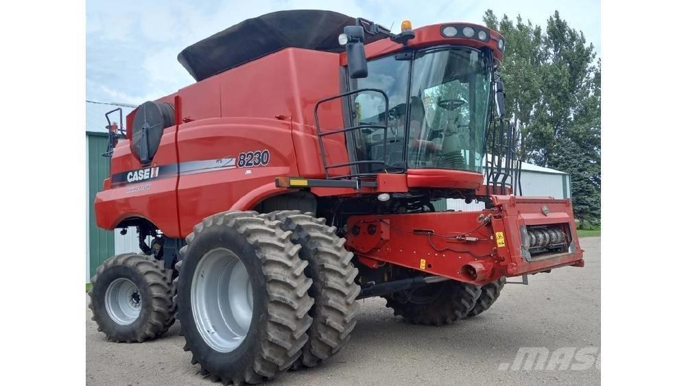 Case IH 8230 Зернозбиральні комбайни