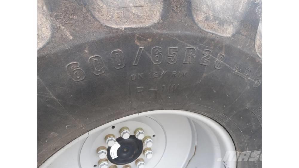 Case IH 8230 Зернозбиральні комбайни