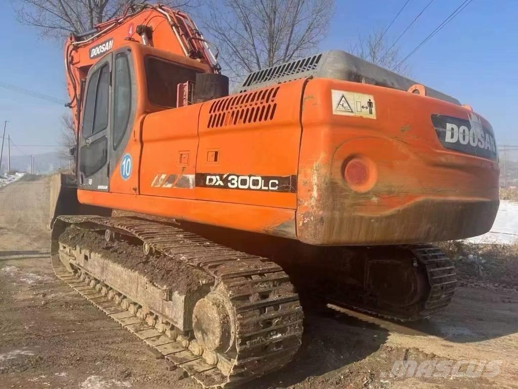Doosan DX300 Гусеничні екскаватори
