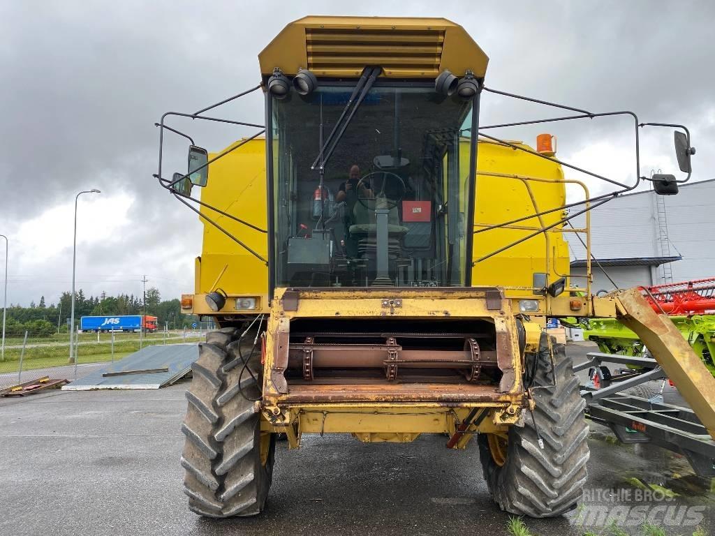 New Holland TF 46 Зернозбиральні комбайни