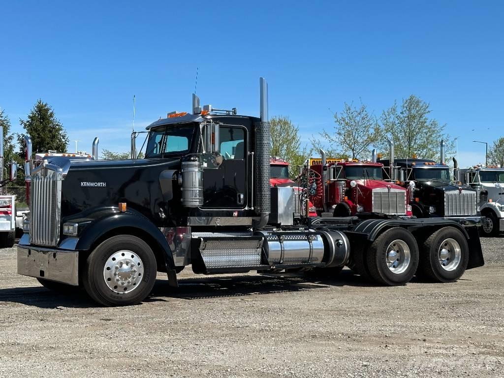 Kenworth W900 Тягачі