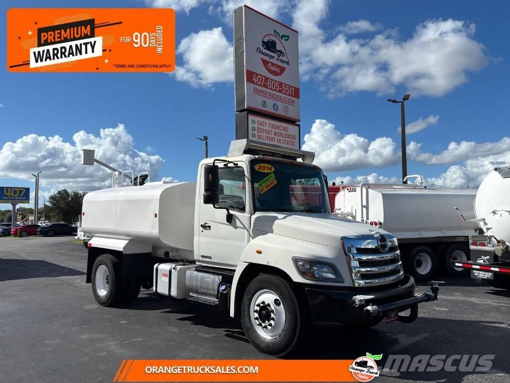 Hino 338 Поливальні машини