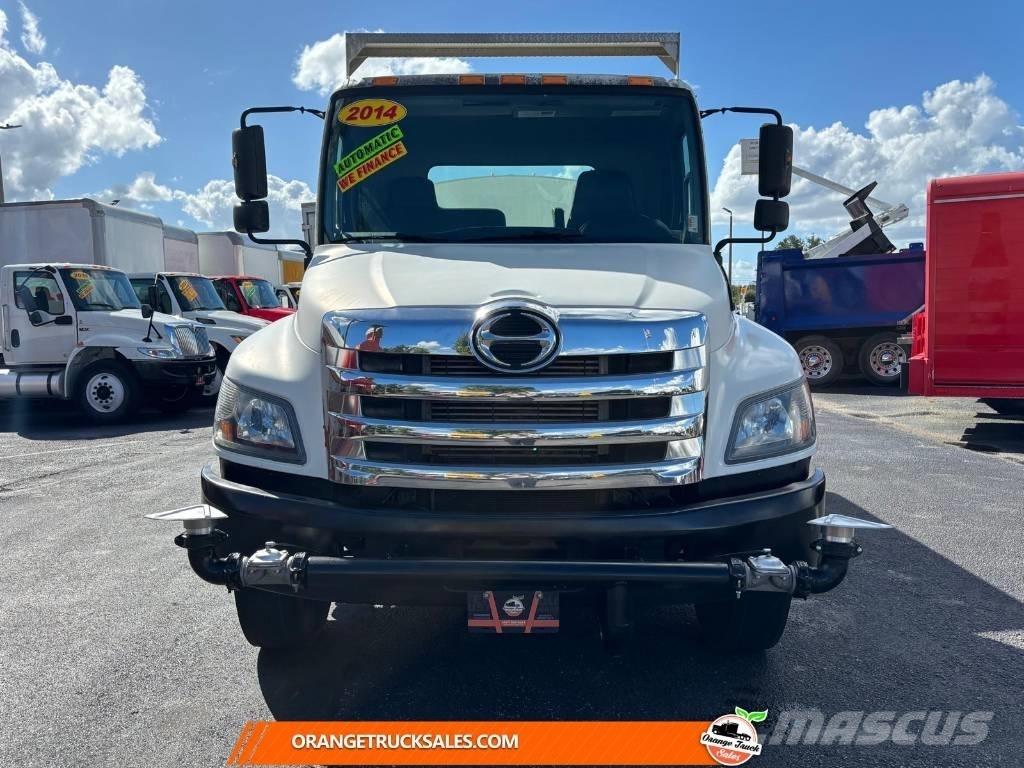 Hino 338 Поливальні машини