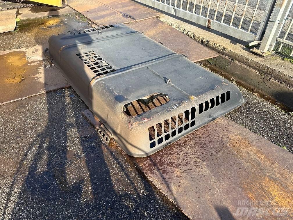 CAT 325DL hood Шасі