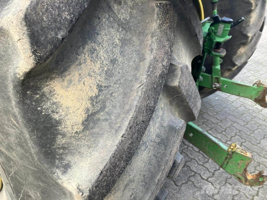 John Deere 6215R Трактори