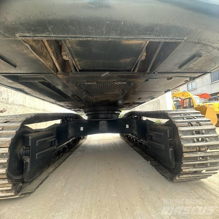 Hyundai 330 Гусеничні екскаватори
