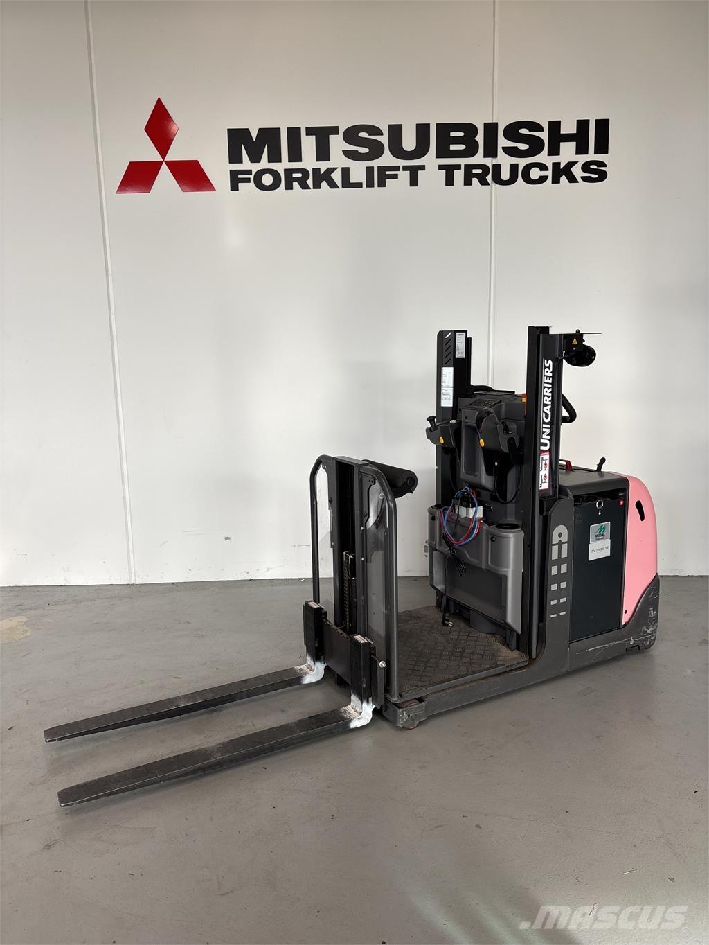 UniCarriers EPL100 Підбирачі замовлень з нижніх ярусів