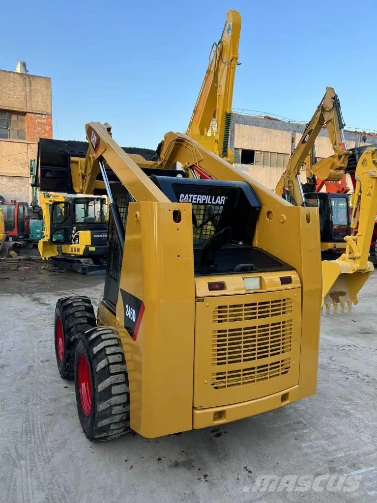 CAT 246D Міні-навантажувачі