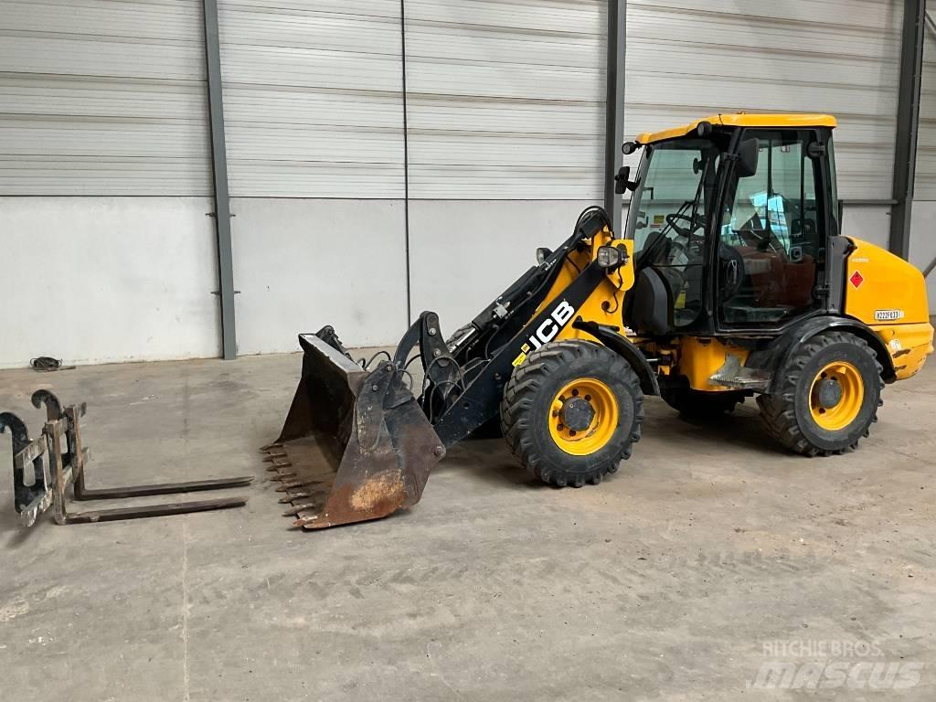 JCB 406 B Фронтальні навантажувачі