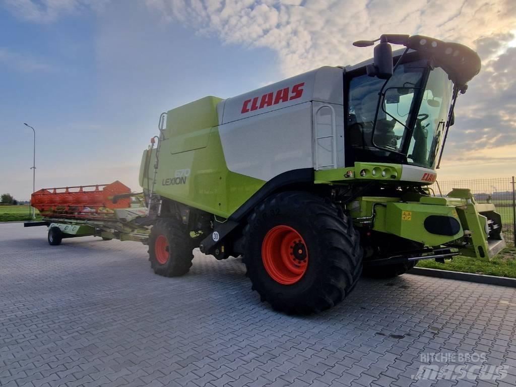 CLAAS Lexion 670 Зернозбиральні комбайни