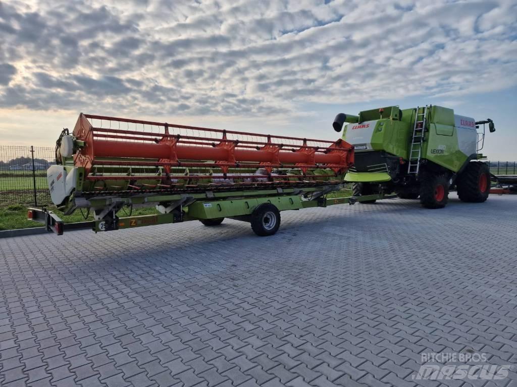 CLAAS Lexion 670 Зернозбиральні комбайни