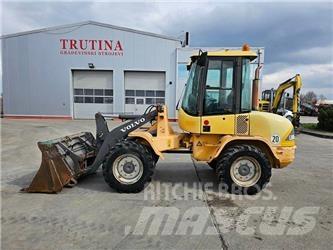 Volvo L 30 B Фронтальні навантажувачі