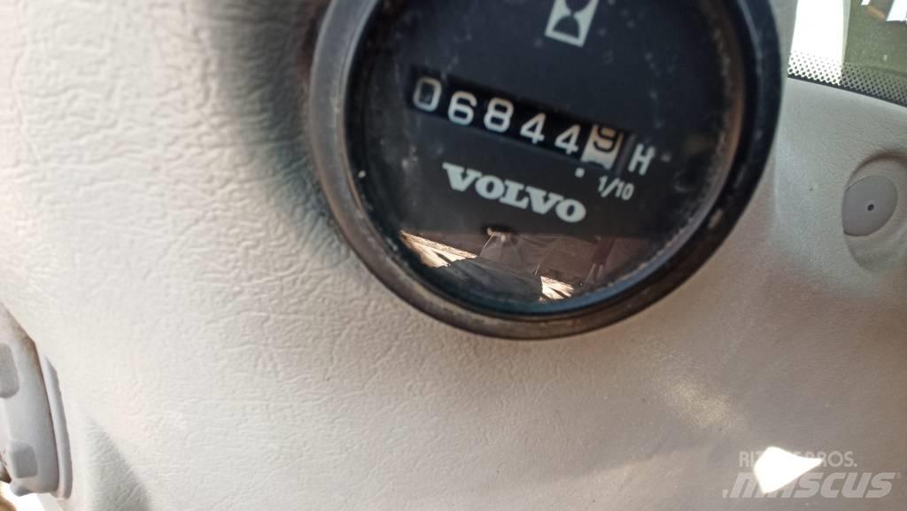 Volvo EC 240 C L Гусеничні екскаватори