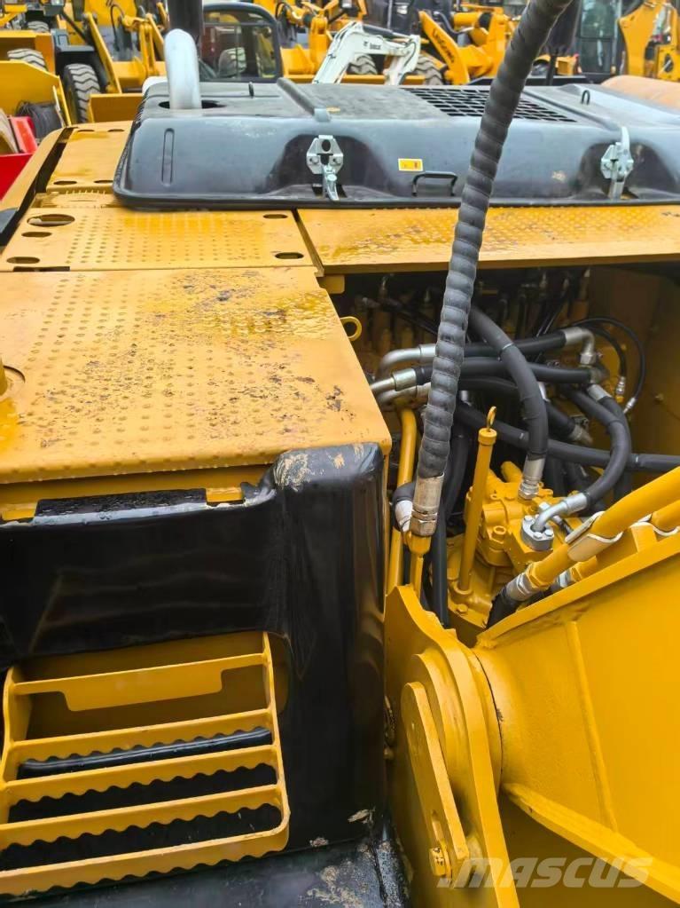 CAT 320D2 Гусеничні екскаватори